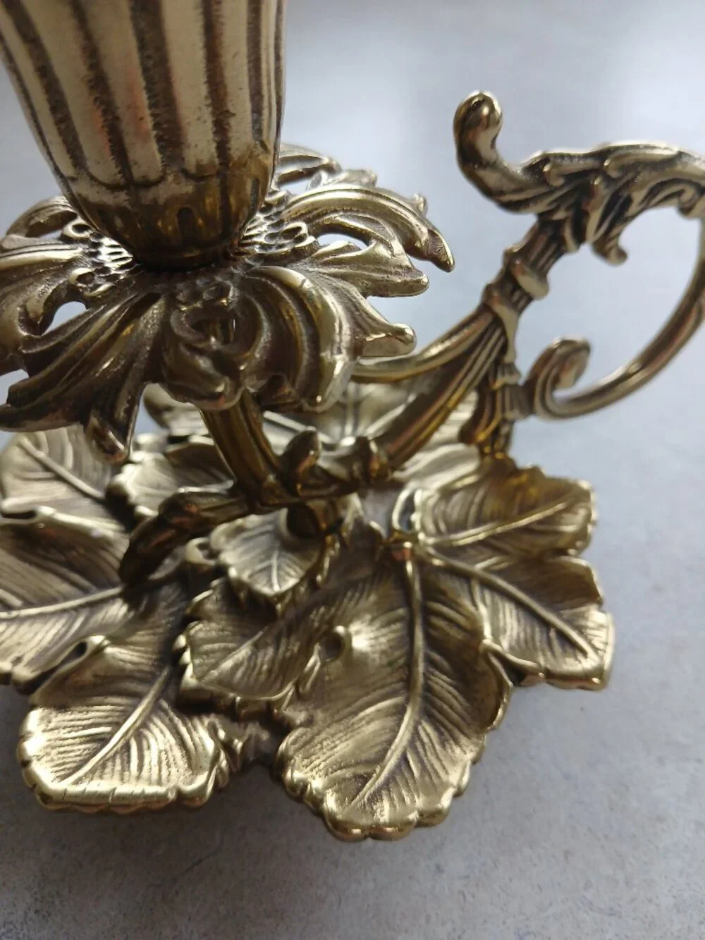 Stunning Vintage Virginia Metalcrafters 16-25 Brass Grape Cluster Candleholder
